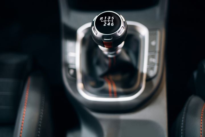 Automatic Transmission Goes Into Gear But Won't Move: Troubleshooting Tips