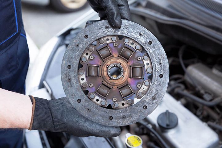 How to Tell If Your Clutch Is Going Out: Signs and Symptoms 