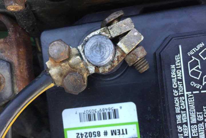 Bad Battery Terminal Symptoms: Signs Your Car's Battery Needs Attention