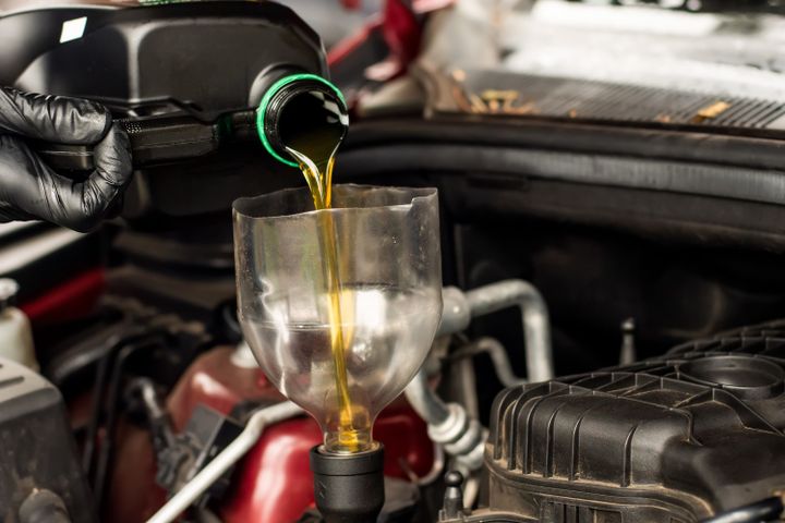 How Many Quarts of Oil Does a 7.3L Powerstroke Take? The Ultimate Guide