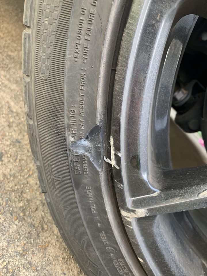 Chunk of Rubber Missing from Tire Sidewall: Signs, Causes, and Solutions