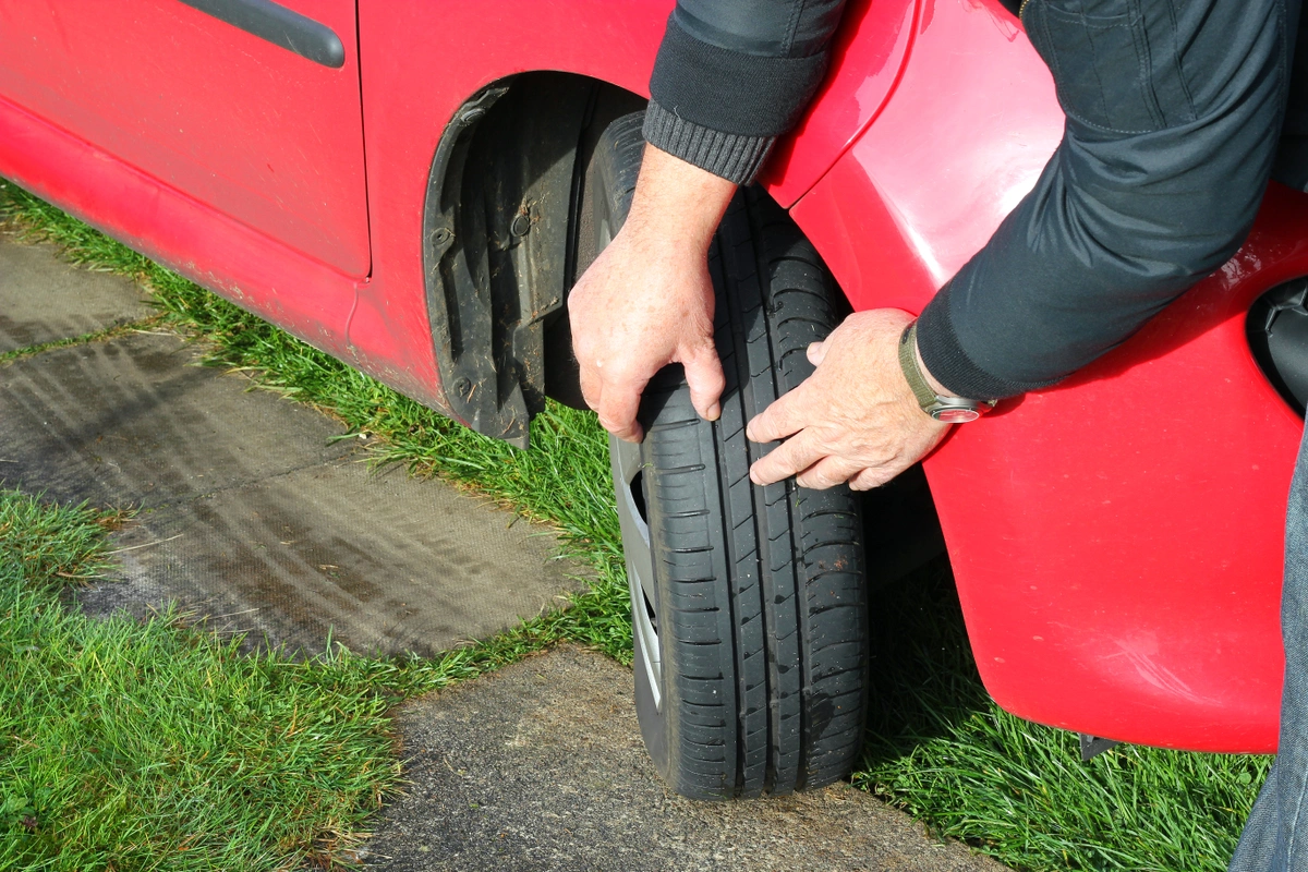 Bad Tire Balance Symptoms: Signs Your Tires Need Balancing and Alignment