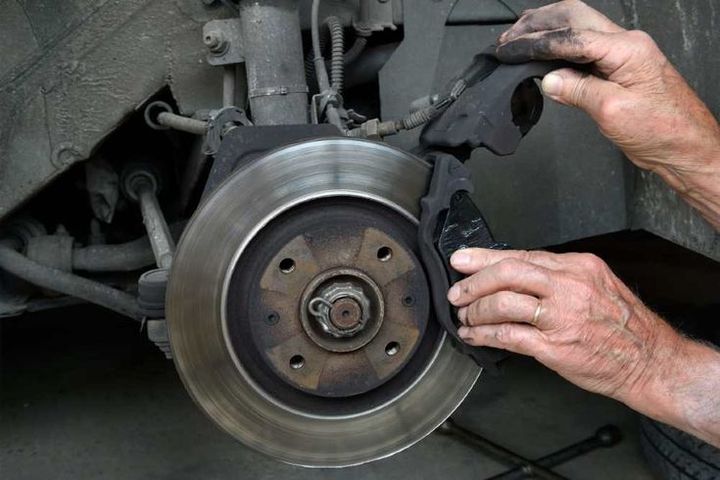How Do I Stop My Brakes From Squeaking In Reverse?