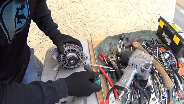 HOW TO TEST ALTERNATOR WITH SCREWDRIVER?