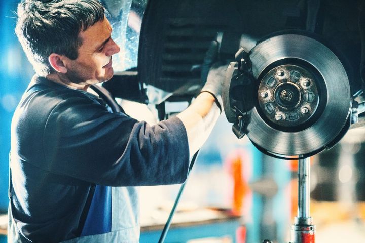 Loss of Brake Pressure: A Comprehensive Guide from an Automotive Mechanic