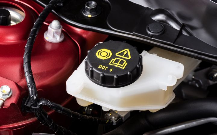 Low Brake Fluid Symptoms: Warning Signs You Shouldn't Ignore