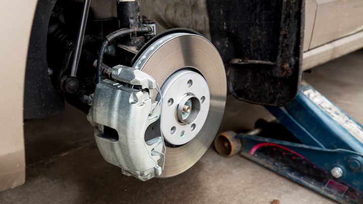 Brake Caliper Pin Stuck Symptoms: Signs, Causes, and How to Fix It