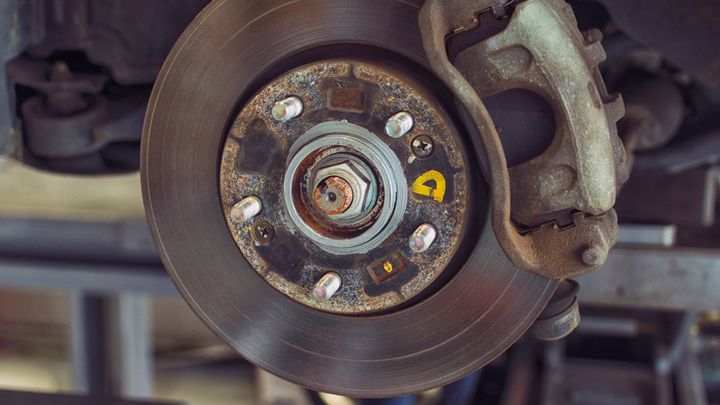 Warped Brake Disc Symptoms: Signs of Uneven Wear and Vibrations to Watch For