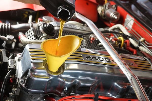 Oil Change Myths Debunked: Separating Fact from Fiction for Vehicle Owners